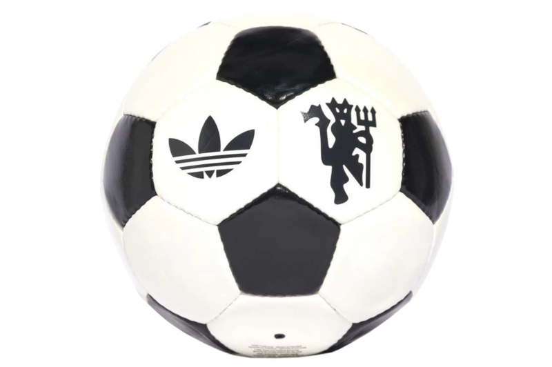 adidas Manchester United Third Club Ball IX4024 adidas Manchester United Third Club Ball IX4024