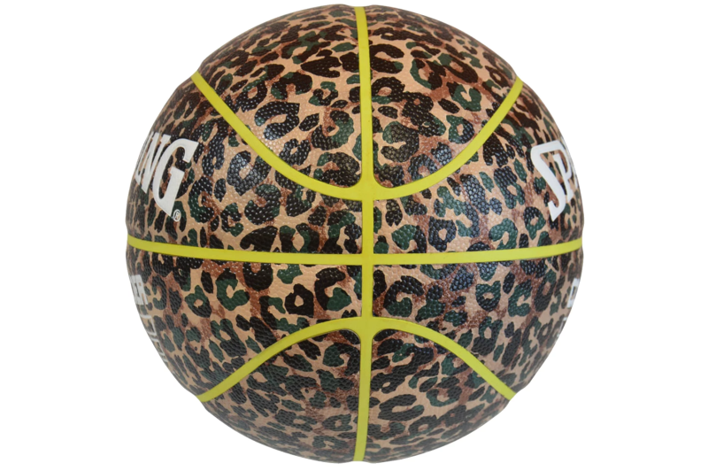 Spalding Commander In/Out Ball 76936Z Spalding Commander In/Out Ball 76936Z