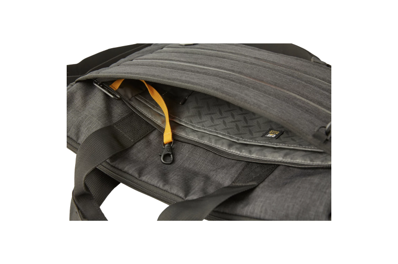 Caterpillar B. Holt Slim Briefcase 84349-500 Caterpillar B. Holt Slim Briefcase 84349-500